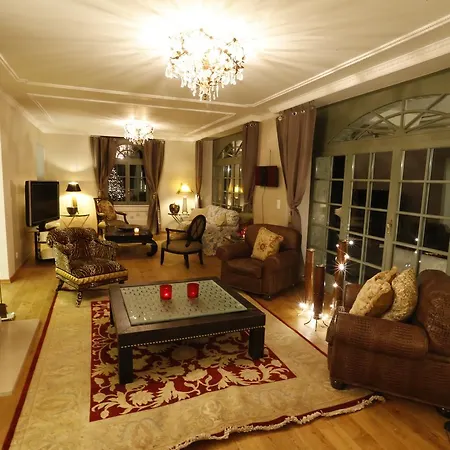 Regina Villa *