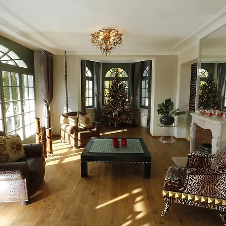 Regina Villa *