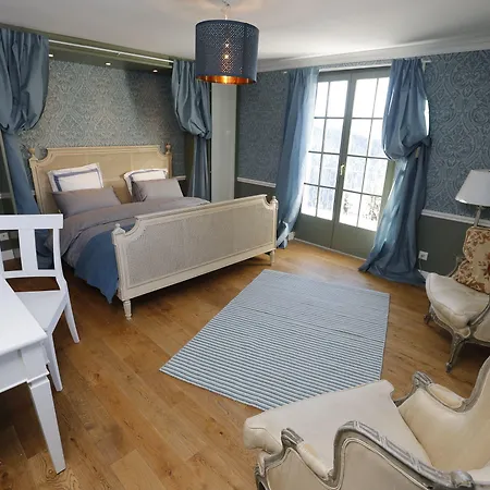 Regina Villa *